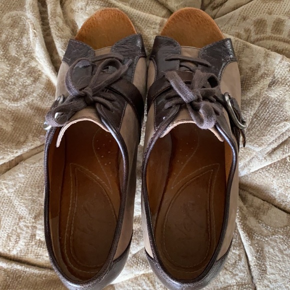 Women’s Naya heels size 9.5 with buckle and tie - Picture 10 of 13